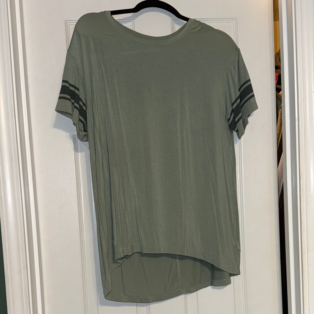 American Eagle Outfitters Sage Green Short Sleeve Tee